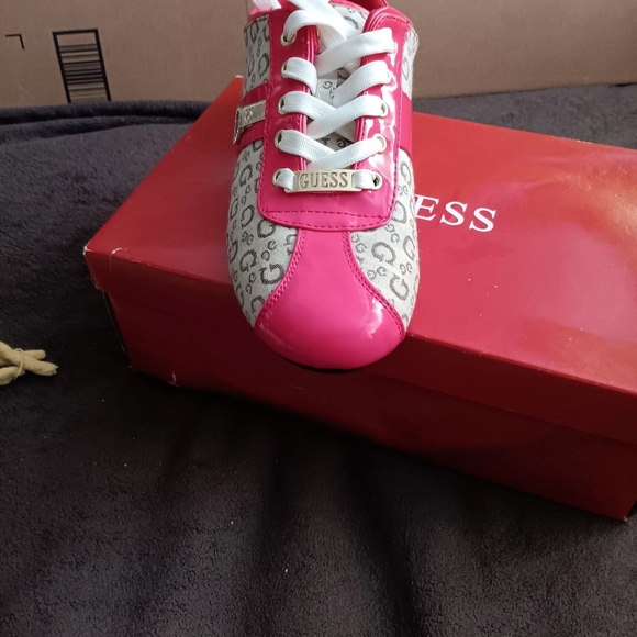 GUESS SHERRILL WOMEN SNEAKERS - Picture 2 of 14